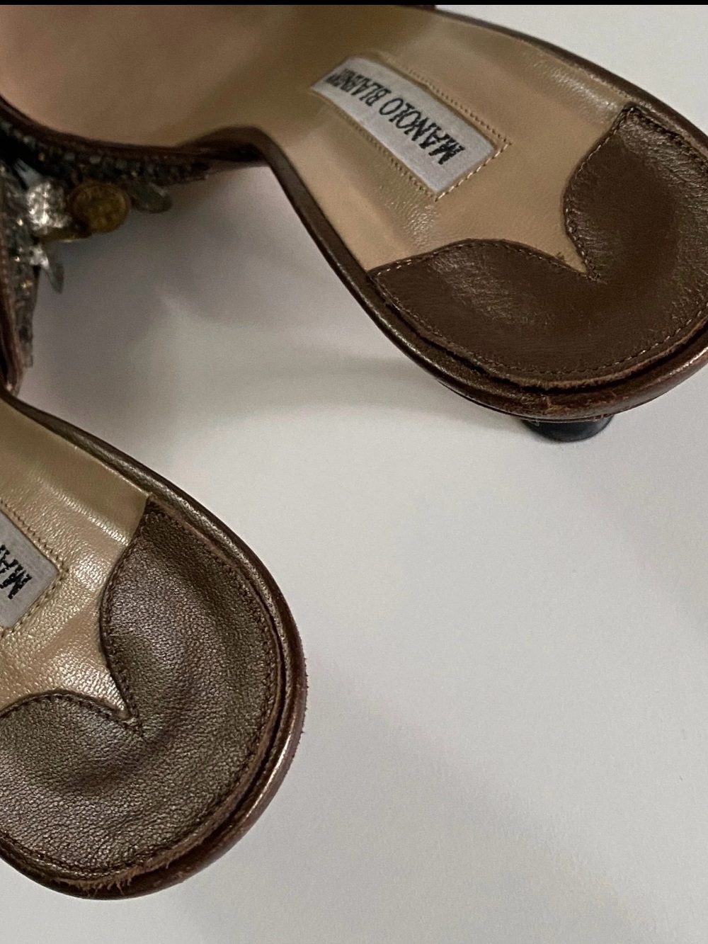 Manolo Blahnik Bronze Metallic Coin-Trim Pointed Mules 38/7.5 - Picture 3 of 5